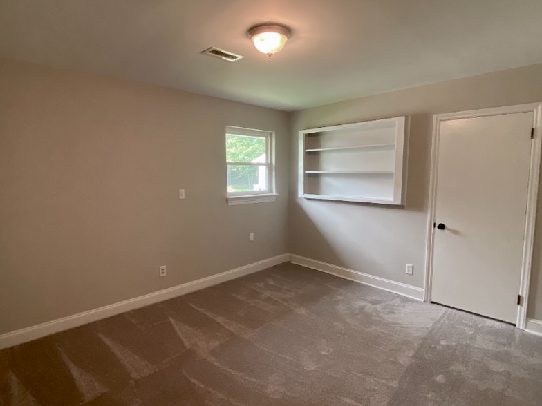 Building Photo - 610 Howell St