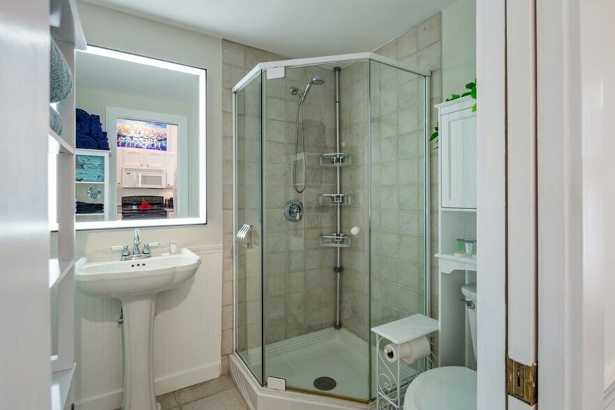 Building Photo - 817 Terry Ln