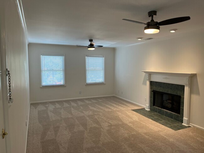 Spacious open living room w/ fireplace - 6501 Habersham St