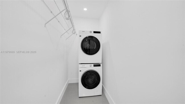 Building Photo - 6070 W 19th Ave