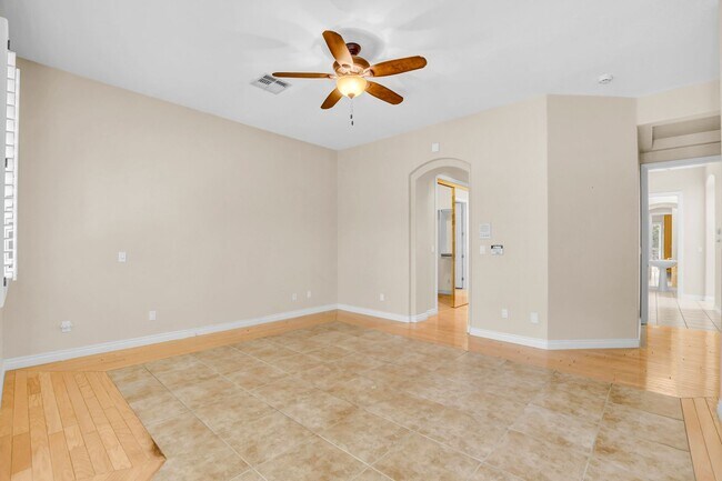 Building Photo - Single Story in Country Club Hills!