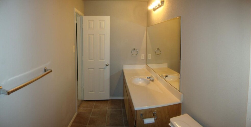 Building Photo - 3807 Ida Dr
