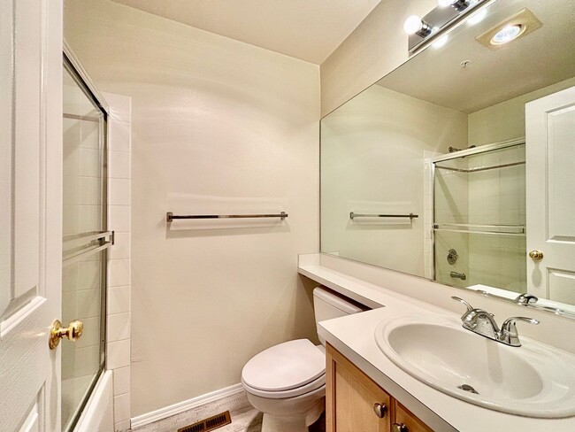 Building Photo - Convenience at Your Doorstep – Townhome for Rent in Newcastle