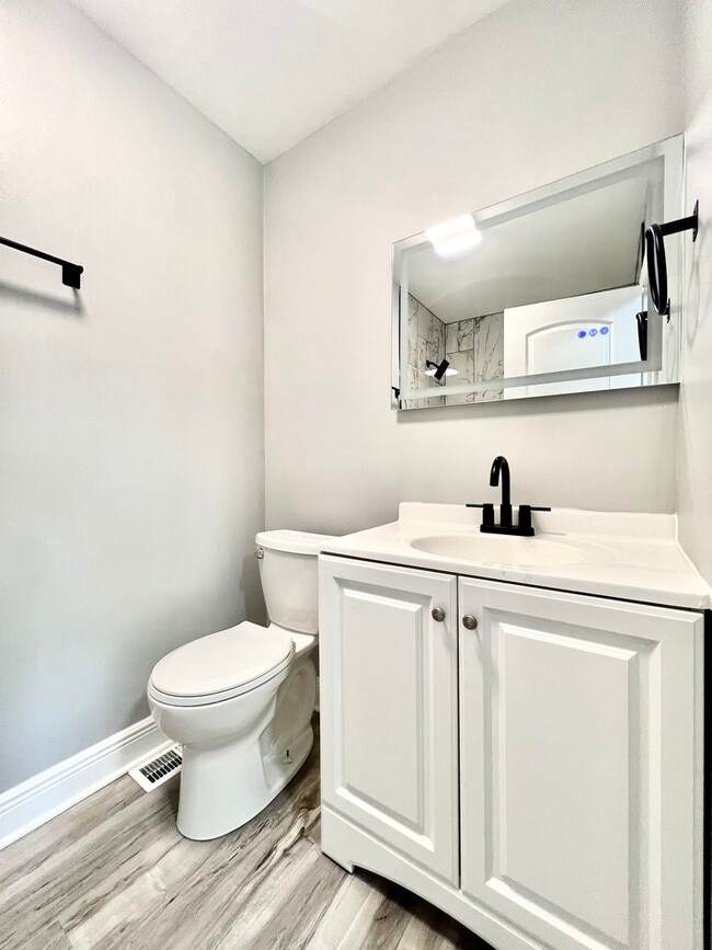 Building Photo - 1594 Cornell Cir