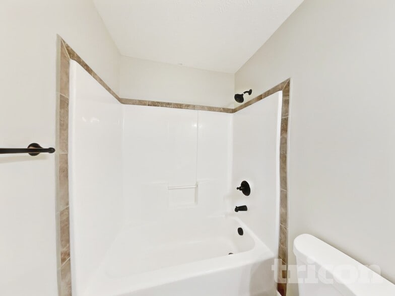 Building Photo - 685 Ellie Nat Dr