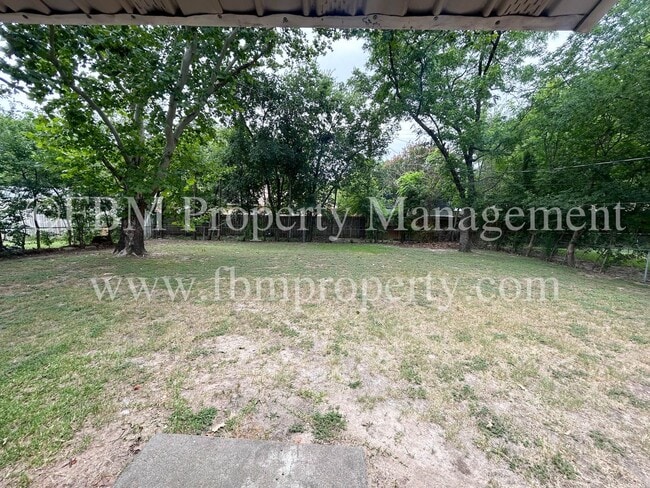 Building Photo - 808 Loy Ln