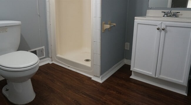 Building Photo - 504 Pinecrest Dr