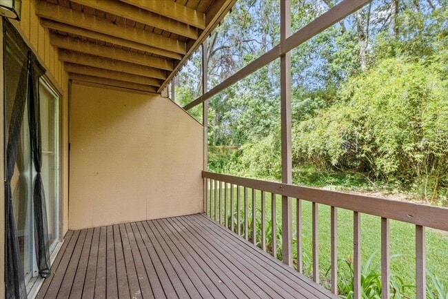 Building Photo - 1557 Live Oak Dr