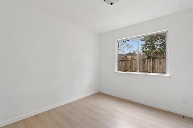 Building Photo - 1010 Bird Creek Dr