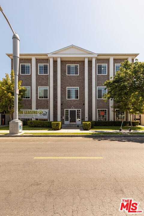Building Photo - 630 W 28th St