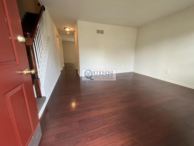 Building Photo - 179 E Village Rd