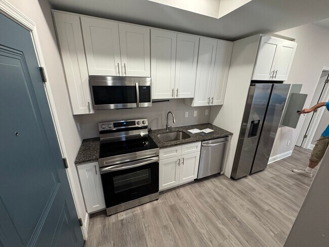 Building Photo - 1530 N Sydenham St