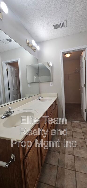 Building Photo - 6807 Juniper Tree St