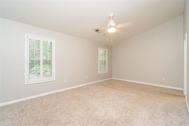 Building Photo - Alpharetta 4 bedroom home with large fenced in backyard