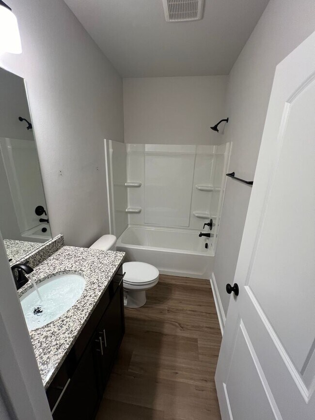 Building Photo - 17 Venecia Ct