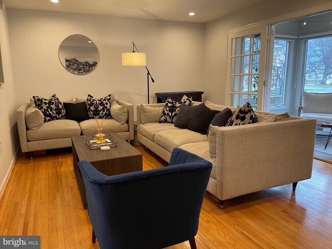 Building Photo - 519 G St SW