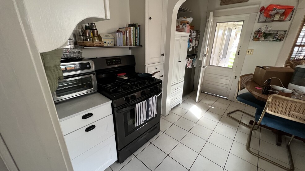 Kitchen - 3639 Wilson Ave