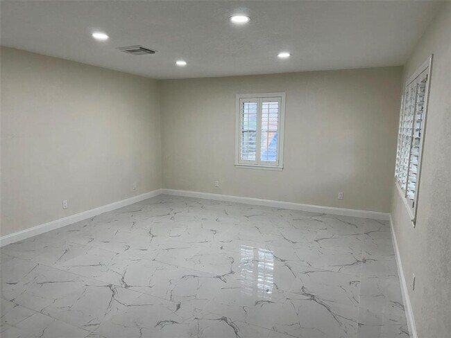 Building Photo - 9102 N Allegro St