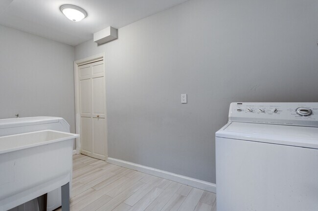 Building Photo - 4611 Charleston Terrace NW