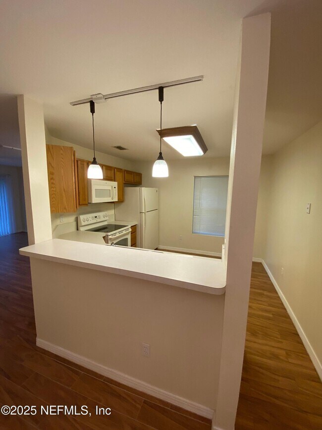 Building Photo - 1800 Green Springs Cir