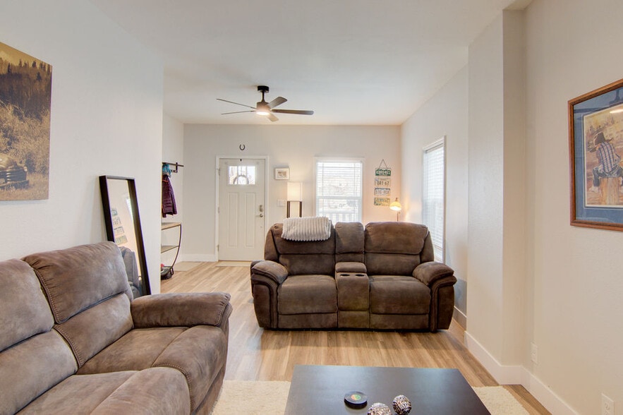 Building Photo - 120 Barnwood Cir