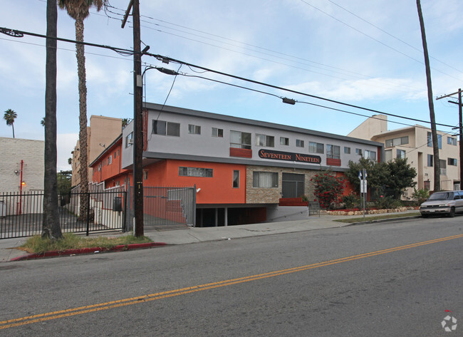 Primary Photo - Hollywood-Wilton Apartments
