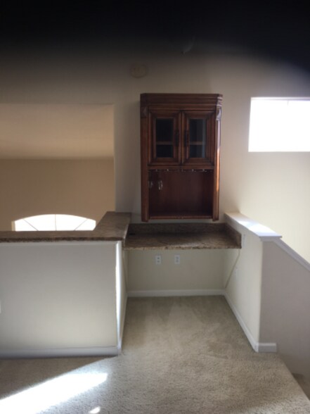 Building Photo - 2230 Valley View Pkwy