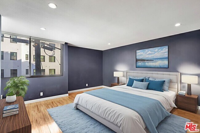 Building Photo - 1900 Vine St