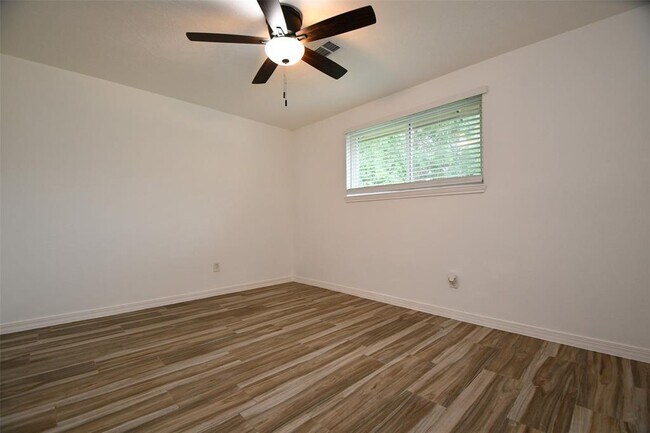 Building Photo - 5951 Beaudry Dr