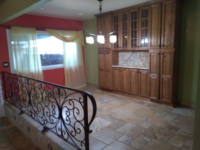 Dining room - 6601 Louise Ave