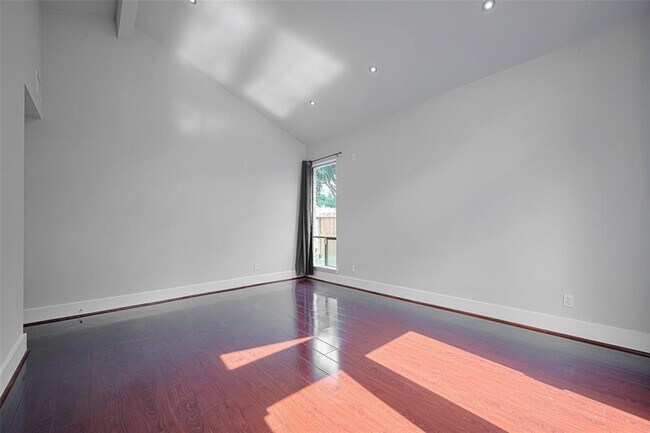 Building Photo - 1014 Fleetwood Pl Dr