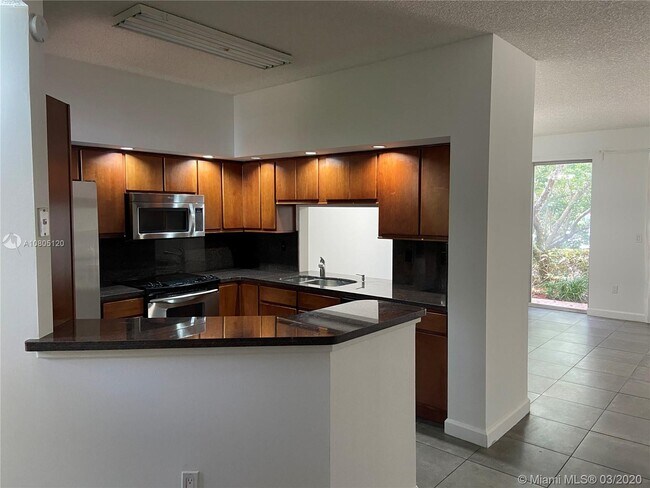 Building Photo - 3475-10 Mystic Pointe Dr