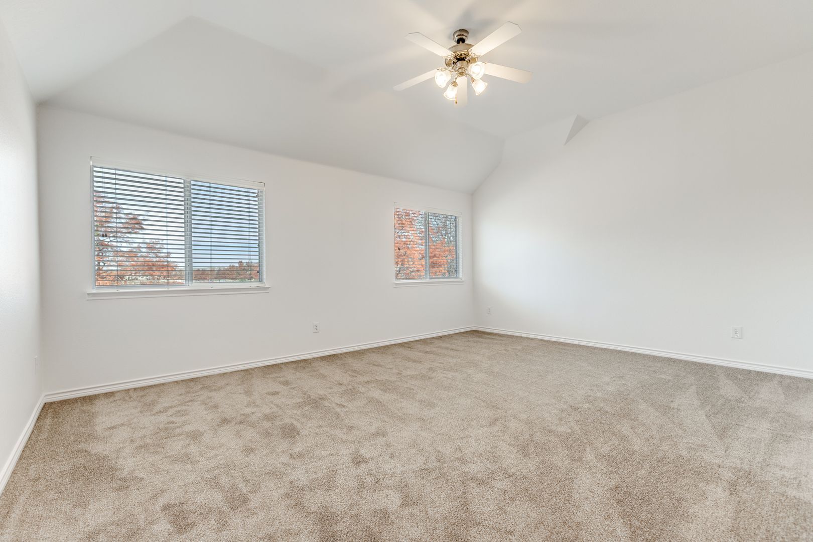 Building Photo - 9440 Park Garden Dr