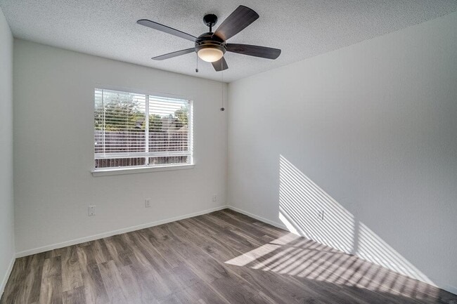 Building Photo - 616 Greenlawn Blvd