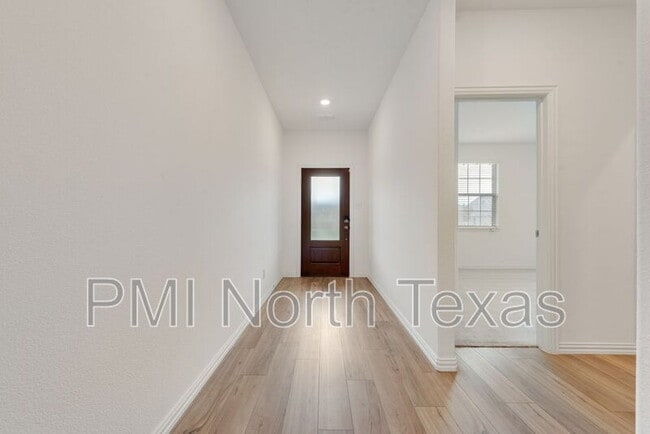 Building Photo - 3208 Appleton St
