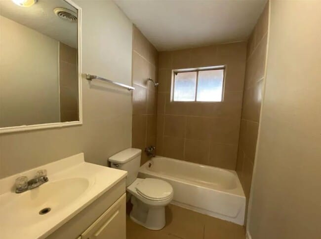 Building Photo - Amazing 3 Bedroom 2 bath home in Houston