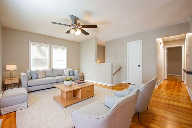 Building Photo - Adorable 3 Bedroom / 1 Bath Split Entry Home in Carter Lake with 2 Car Detach Garage!