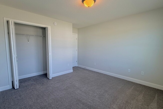 Building Photo - 44 Rimes Ave SE