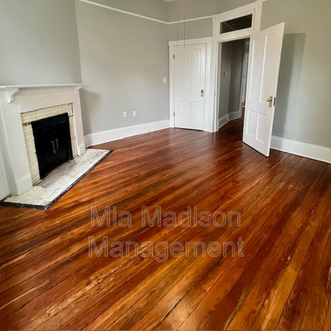 Building Photo - 123 E 40th St