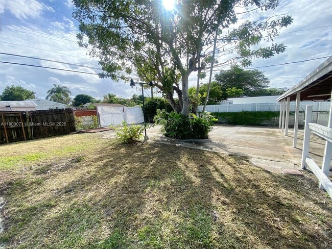 Building Photo - 2024 NE 183rd St