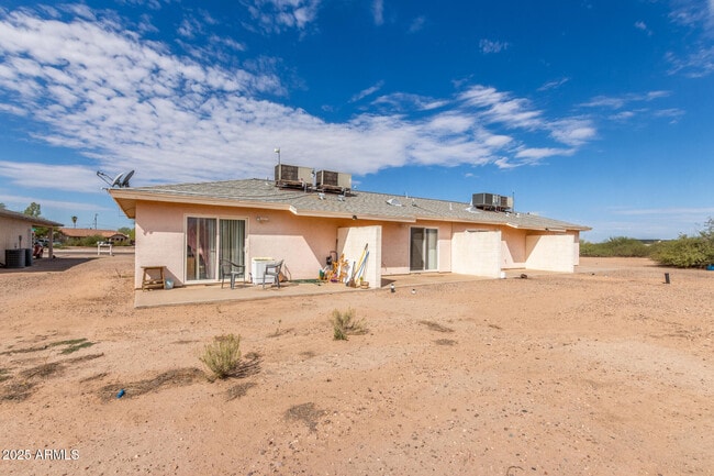 Building Photo - 4015 N Montezuma Dr