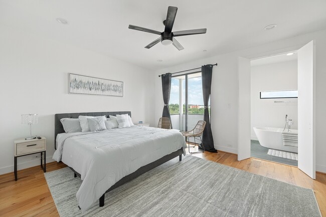 Building Photo - 2239 N MacGregor Way