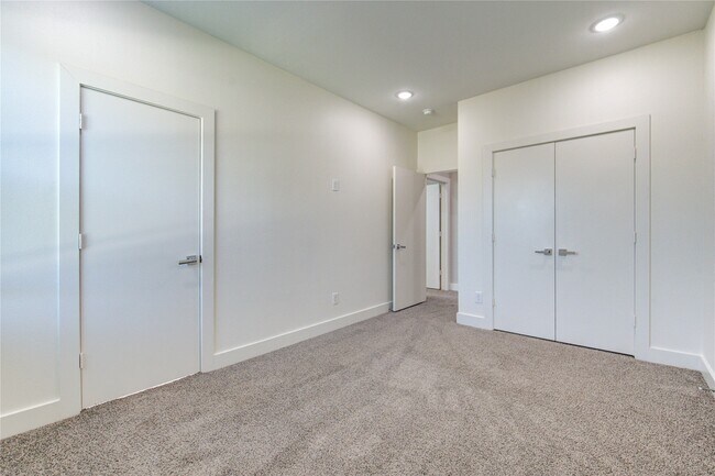 Building Photo - 4536 Sunflower St