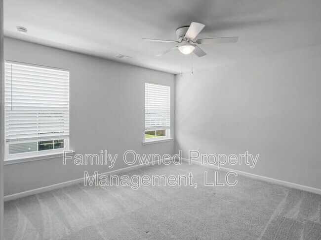 Building Photo - 2048 Longhorn Ln