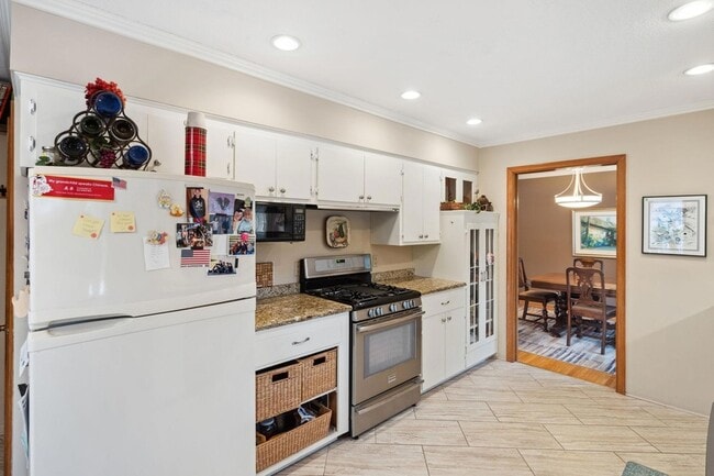 Building Photo - 6429 Mendelssohn Ln