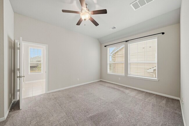 Building Photo - 8734 Laurel Crest Dr