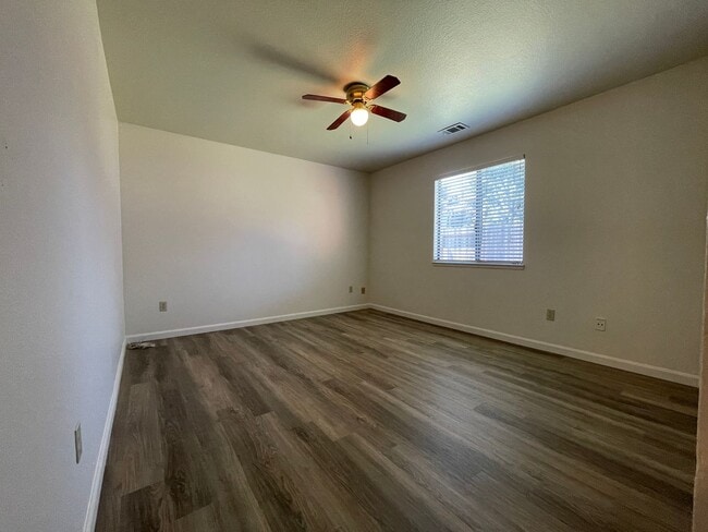 Building Photo - 364 Bishop Dr