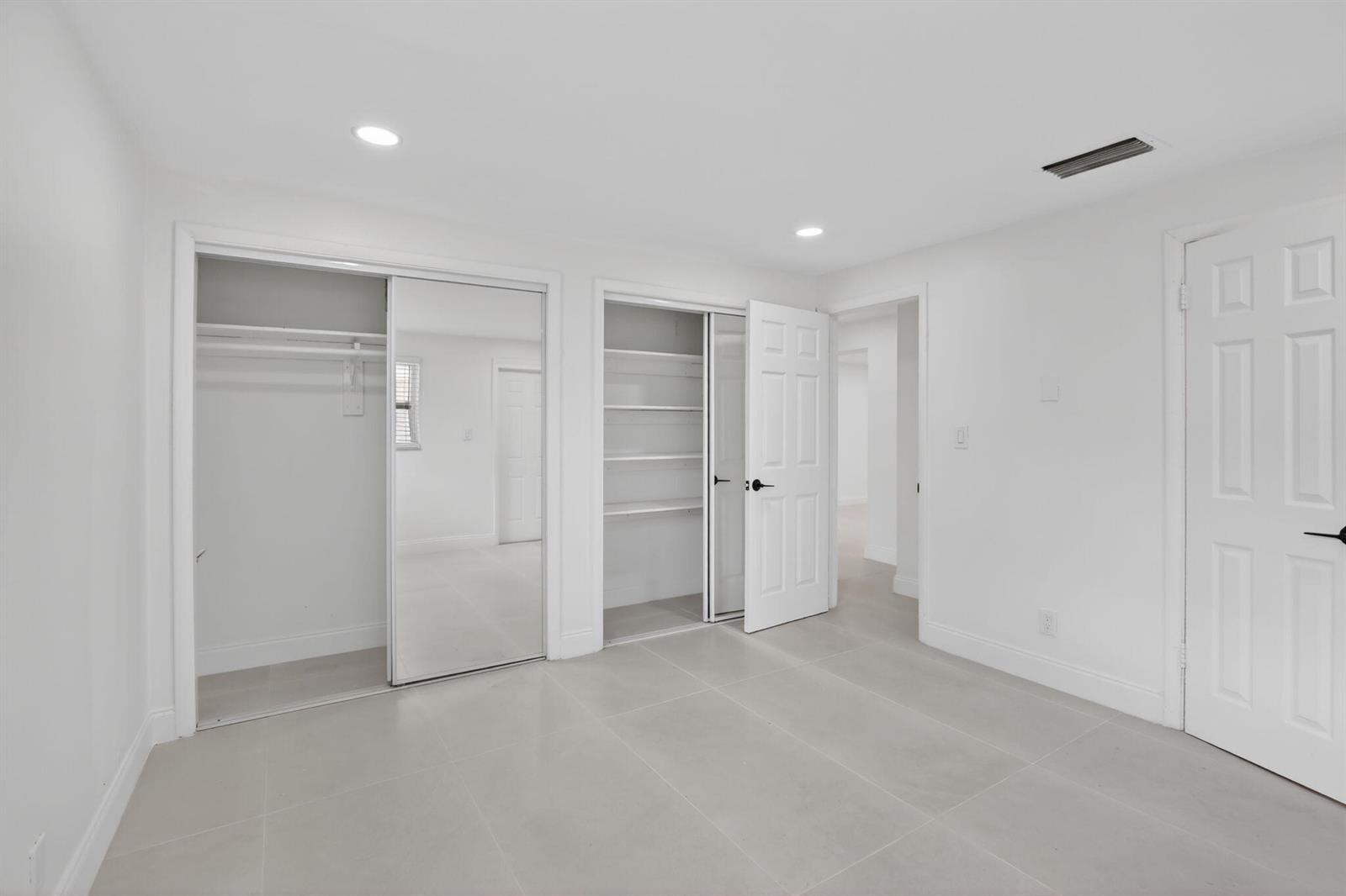 Building Photo - 2630 SW 49th Ct