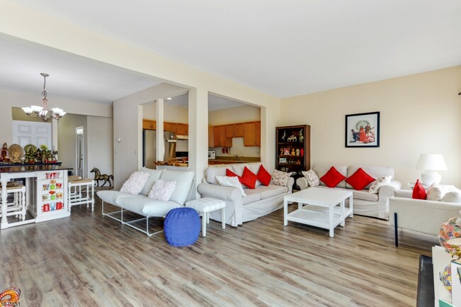 Building Photo - 376 Summerhill Dr