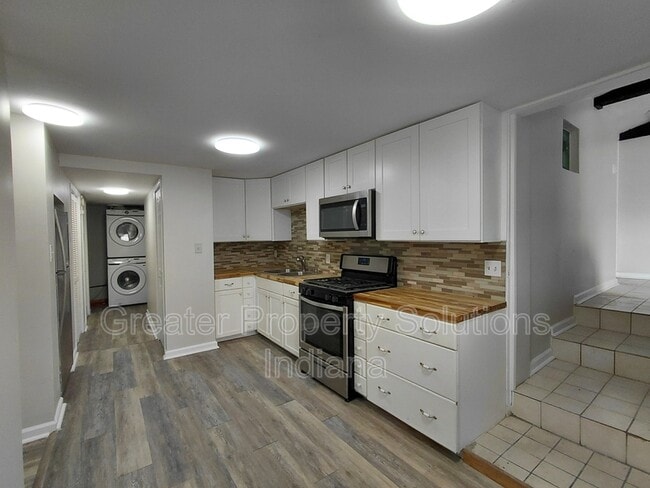 Building Photo - 8120 Kennedy Ave